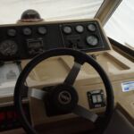 Fairline Sedan 36 - Interior helmstation.
