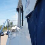 Fairline Sedan 36 - Sturdy guard rails around the decks