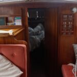 Ocean 30 - Looking forward to the V-berth cabin
