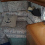 Sealine S34 - Seat in mid-ships cabin