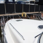 Sealine S34 - Forward decks with pulpit and grab rails