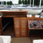 Sunseeker Sports 21 - Looking forward in the cockpit