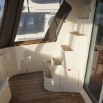 Jeanneau Prestige 36 - Integrated flybridge steps
